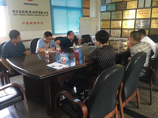 市經(jīng)信委領(lǐng)導(dǎo)來湖北昌利公司座談，調(diào)研金剛石工具產(chǎn)業(yè)發(fā)展情況