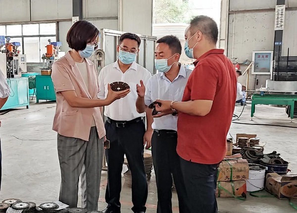 鄂州市委常委、統(tǒng)戰(zhàn)部部長(zhǎng)鄒霞一行蒞臨昌利公司調(diào)研指導(dǎo)