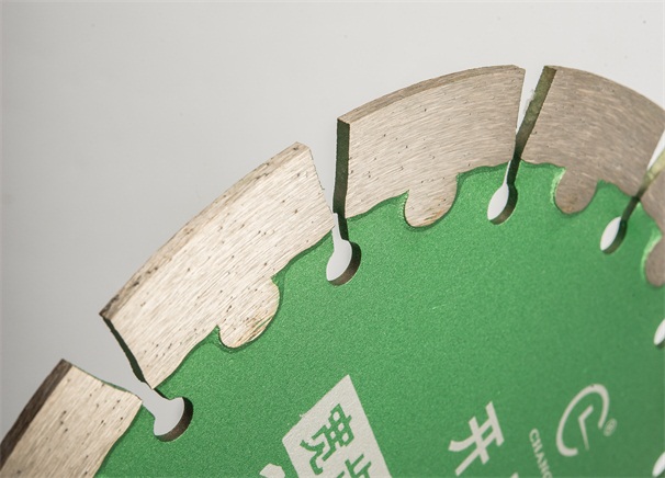 如何提高開槽切割片刀頭金剛石的把持力呢？