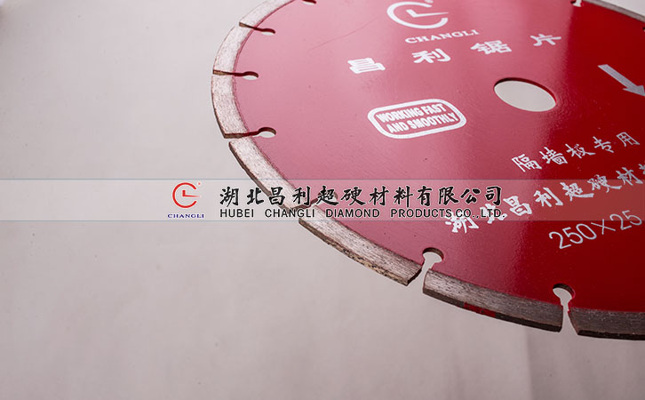 切花崗巖要用專業(yè)的鋸片,為什么花崗石這么硬？